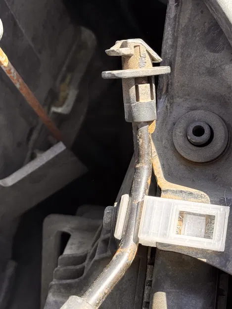 Kẹp giữ cây chống nắp capo cho Honda Accord 2009 - Image 1