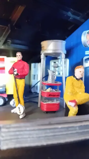 Mô hình xe đẩy dụng cụ sửa chữa cho sa bàn Carrera - Image 1