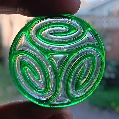 Vật mẫu (master) để đúc khuôn silicone cho họa tiết resin triskelion
