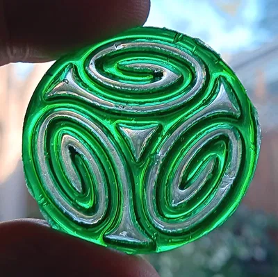 Vật mẫu (master) để đúc khuôn silicone cho họa tiết resin triskelion