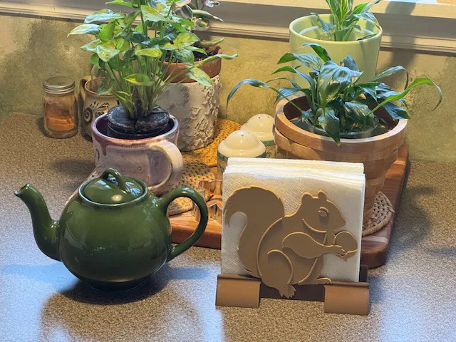 Giá Đựng Khăn Giấy Hình Chú Sóc - Image 2