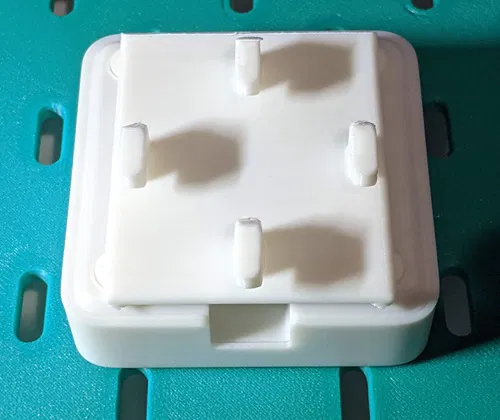 Ngàm gắn bảng Skadis cho SwitchBot Hub Mini / Matter - Image 3