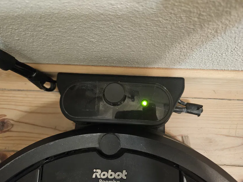 Giá treo tường cho đế sạc robot iRobot gọn gàng - Image 2