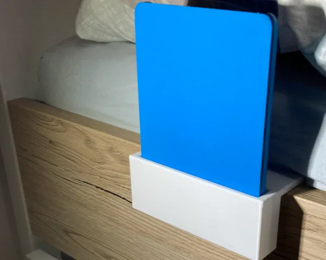 Giá đỡ Kindle tiện lợi gắn cạnh giường (Kindle Holder) - Image 1