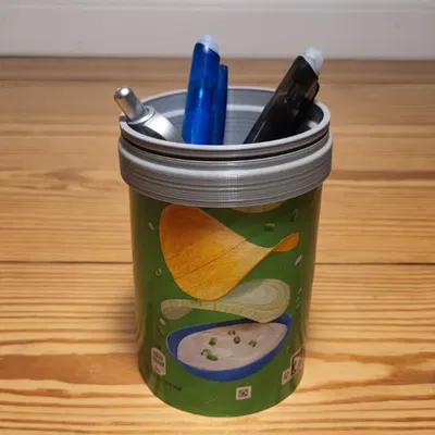 Ống cắm bút từ lon Pringles – Tái chế DIY
