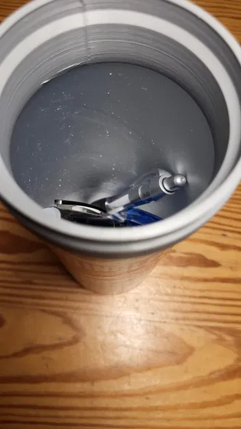 Ống cắm bút từ lon Pringles – Tái chế DIY - Image 5