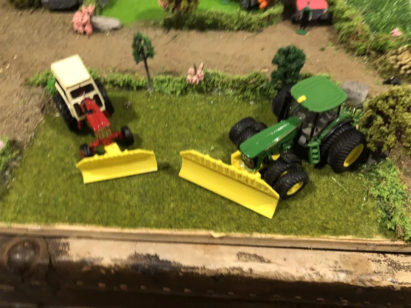 Lưỡi ủi Degelman tỷ lệ 1/64 cho mô hình máy cày nông nghiệp - Image 1