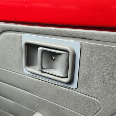 Ốp viền tay nắm cửa trong cho Ford Festiva đời 1988-1993