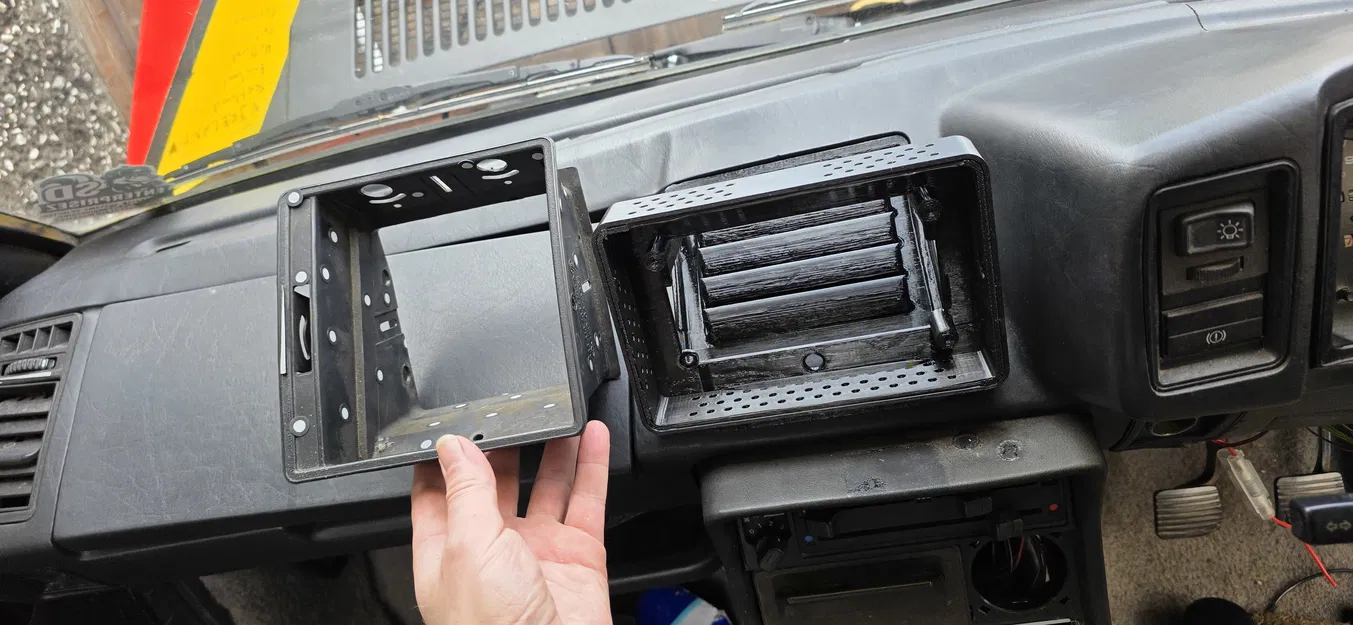 Khung 3D lắp Raspberry Pi 5 và màn hình 7-inch cho VW MK2 Scirocco - Image 1