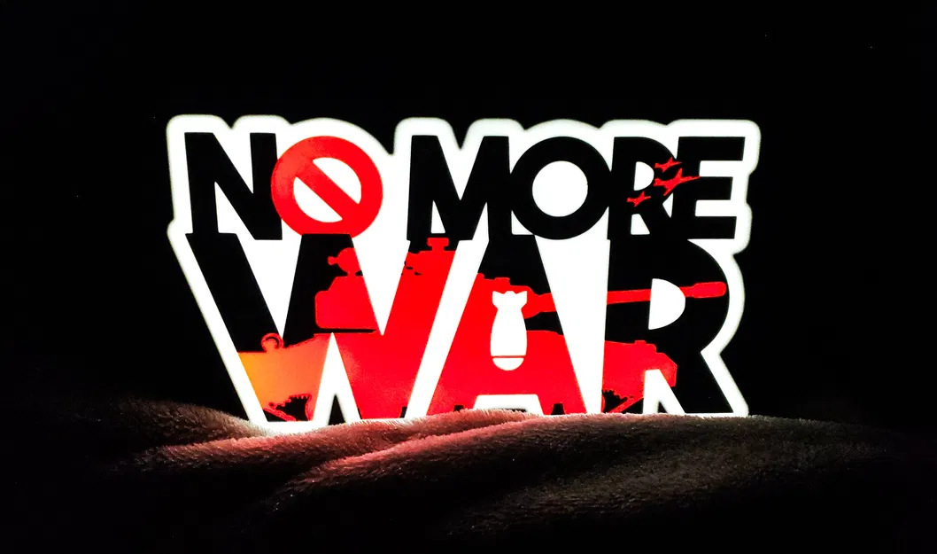 Hộp đèn phản chiến No More War - Image 2