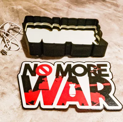 Hộp đèn phản chiến No More War