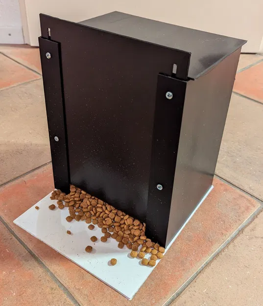 Trạm tiếp thức ăn tự động cho mèo (Gravity Cat Feeder) in 3D - Image 2