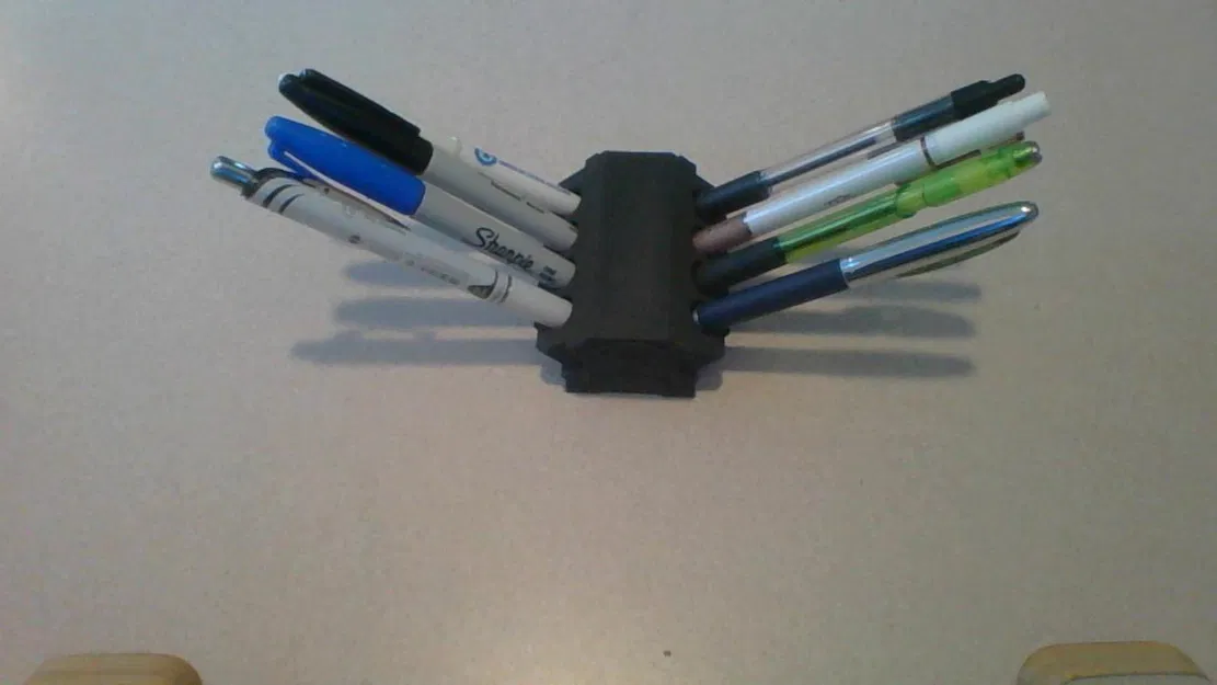 Khay cắm bút hình khối động cơ V8 độc đáo cho bàn làm việc - Image 1