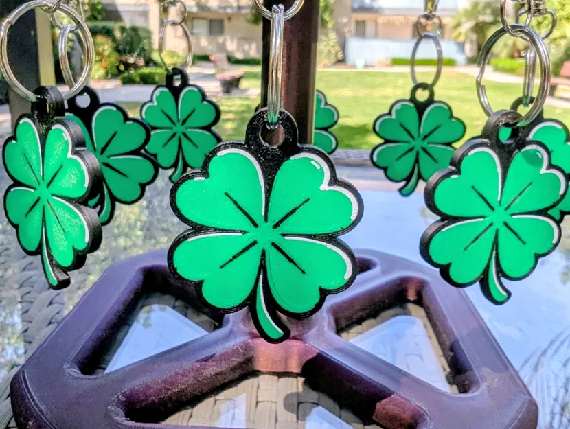 Móc khóa cỏ bốn lá may mắn cho ngày lễ Thánh Patrick - Image 1