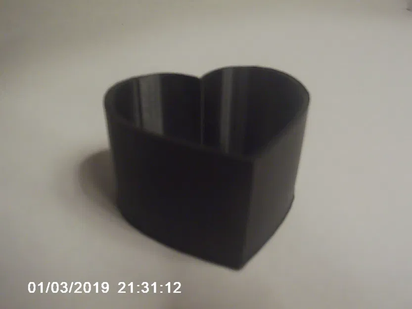 Khuôn Cắt Đất Nặn Hình Trái Tim – Dụng Cụ Thủ Công Đáng Yêu Cho Bé Ngày Valentine - Image 1