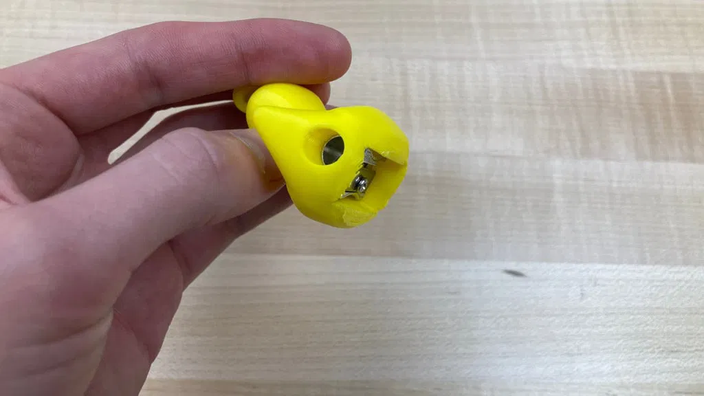 Móc khóa gọt bút chì hình chú vịt - Image 2