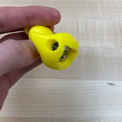 Móc khóa gọt bút chì hình chú vịt