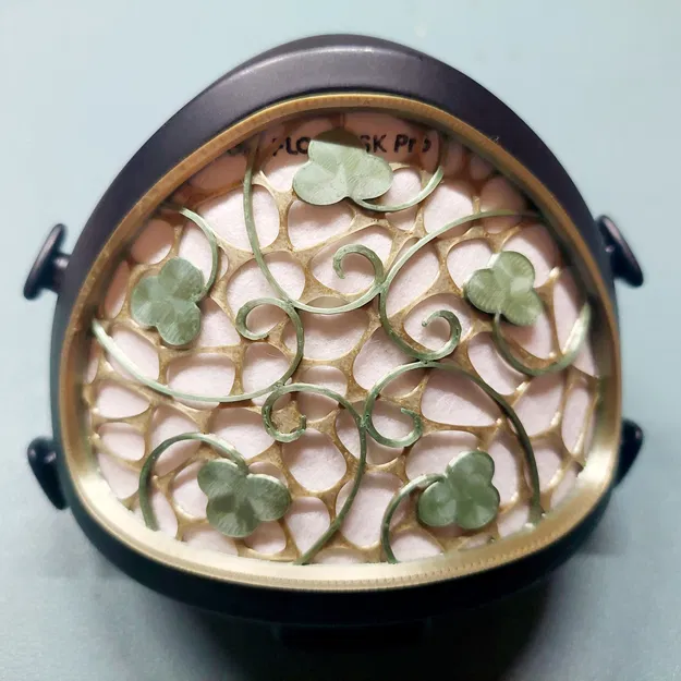 Miếng trang trí hình cỏ ba lá ngày Thánh Patrick cho khẩu trang Flo Mask - Image 1