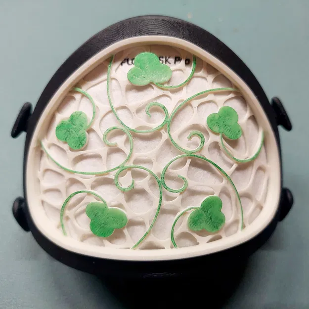 Miếng trang trí hình cỏ ba lá ngày Thánh Patrick cho khẩu trang Flo Mask - Image 2