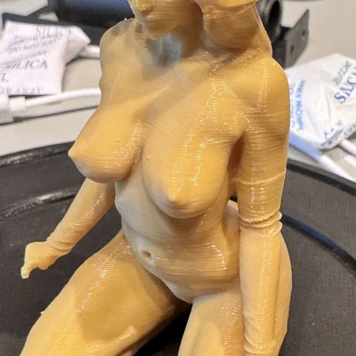 Tượng Nữ Quỷ Có Sừng (Horned Demoness Sculpture)