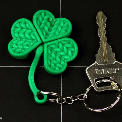 Móc khóa cỏ bốn lá đan linh hoạt