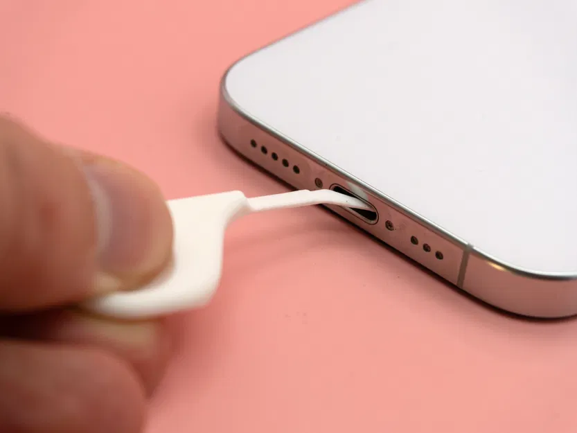 Port Pick bởi Pork3D.com - Dụng cụ vệ sinh cổng sạc siêu gọn - Image 1