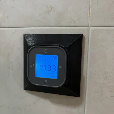 Giá treo đồng hồ báo thức gắn tường tiện lợi và linh hoạt