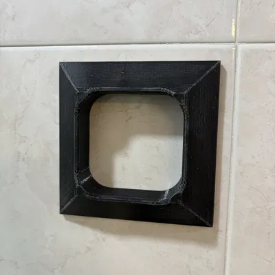 Giá treo đồng hồ báo thức gắn tường tiện lợi và linh hoạt