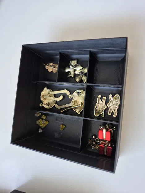 Hộp đựng trang sức nhỏ với các ngăn chứa lớn hơn - Image 1