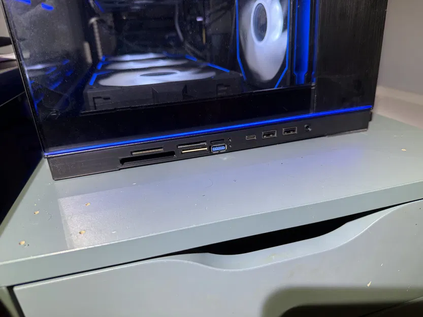 Khung gắn đầu đọc thẻ nhớ và cổng IO tùy chỉnh cho vỏ case Lian Li - Image 1