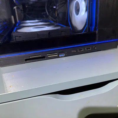 Khung gắn đầu đọc thẻ nhớ và cổng IO tùy chỉnh cho vỏ case Lian Li