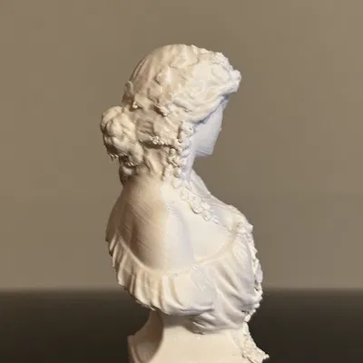 Tượng cô gái dây leo rượu vang trang trí nghệ thuật