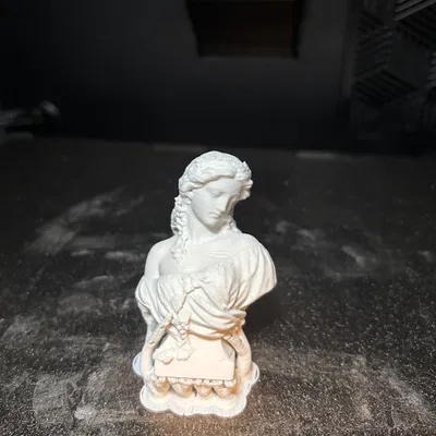 Tượng cô gái dây leo rượu vang trang trí nghệ thuật