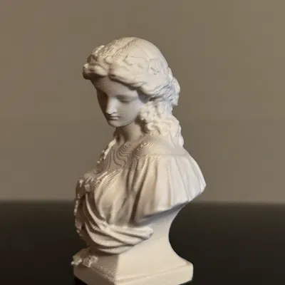 Tượng cô gái dây leo rượu vang trang trí nghệ thuật