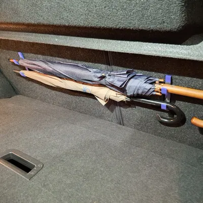 Giá treo dù đa năng cho xe hơi