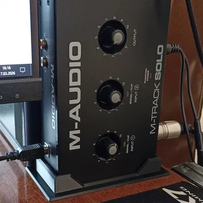 Chân đế dựng đứng (Stand) cho M-Audio M-Track Solo