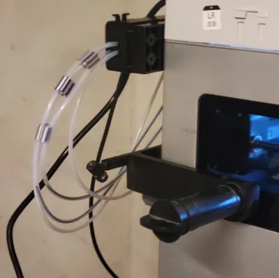 Vị trí lắp Side Hub tối ưu cho Qidi Q2 Qidibox giúp đường dẫn nhựa ngắn nhất