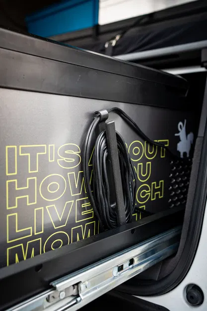 Bộ kẹp gọn dây cáp nam châm (Magnetic Cleat Cable Organizer) - Image 1