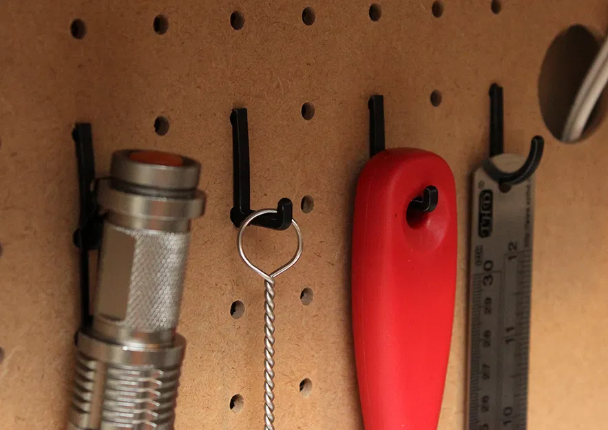 Móc treo bảng đục lỗ (Peg Board) tùy chỉnh - Image 1