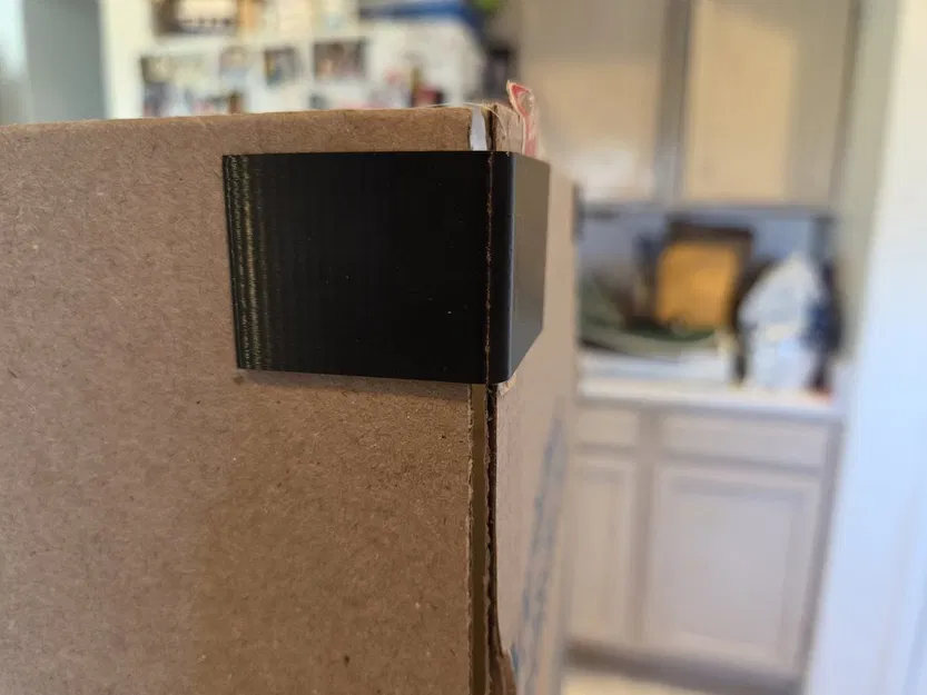 Kẹp góc cố định nắp thùng carton 2.5mm in 3D tiện lợi - Image 1