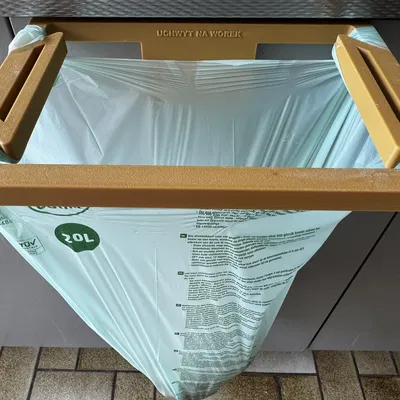 Giá treo túi tiện lợi cho cánh cửa tủ bếp