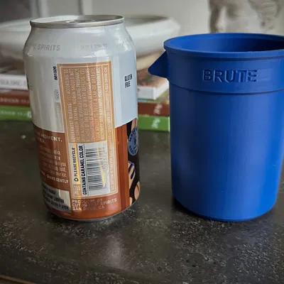 Koozie Giữ Lon Nước Hình Thùng Rác Brute