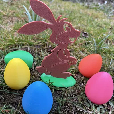 Chú thỏ Phục sinh trên bệ đứng