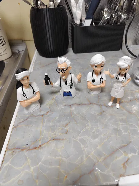 Mô hình nhân viên y tế - Image 1