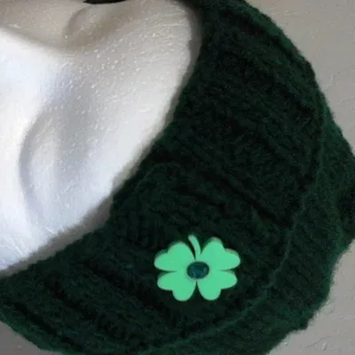 Nút cài hình cỏ ba lá (Shamrock Button)