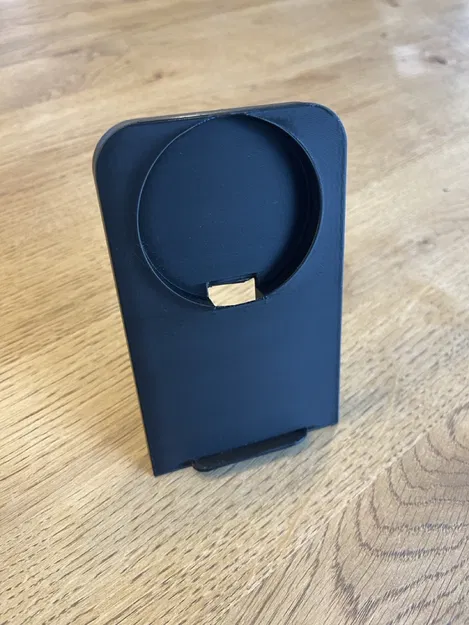 Đế giữ iPhone tối giản tích hợp khe cắm sạc MagSafe - Image 2