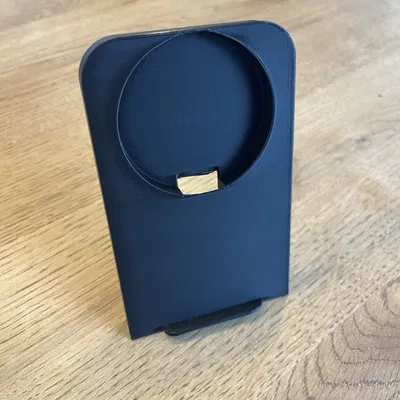 Đế giữ iPhone tối giản tích hợp khe cắm sạc MagSafe