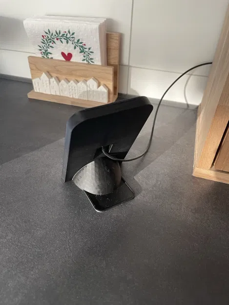 Đế giữ iPhone tối giản tích hợp khe cắm sạc MagSafe - Image 7