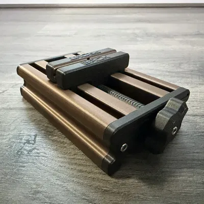 Ê-tô mini để bàn tự định tâm