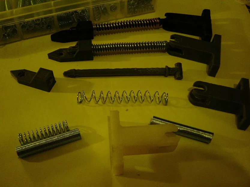 Chốt giữ cửa tủ cho xe Motorhome, Caravan, Camper - Image 1